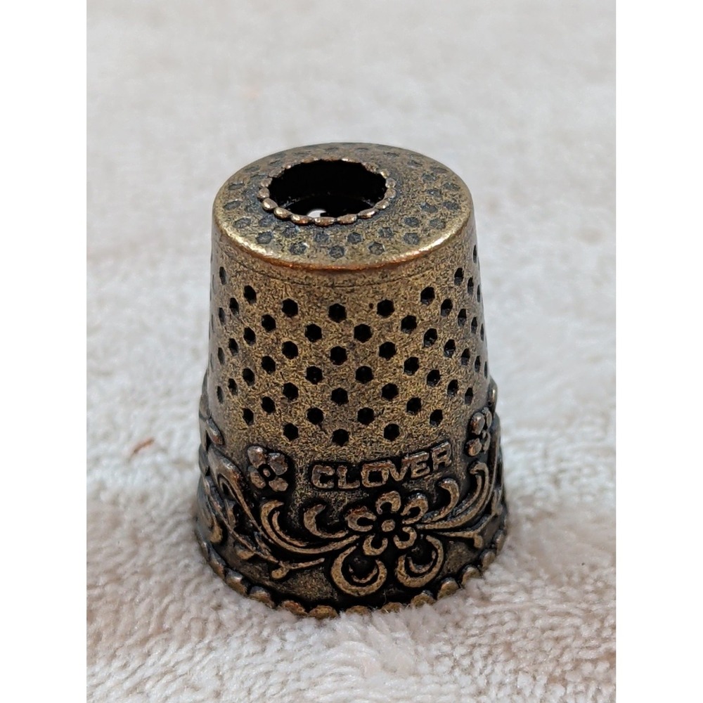 Clover Thimble Pencil Sharpener Antique Bronze Tone Metal Floral Collectible - Picture 2 of 7